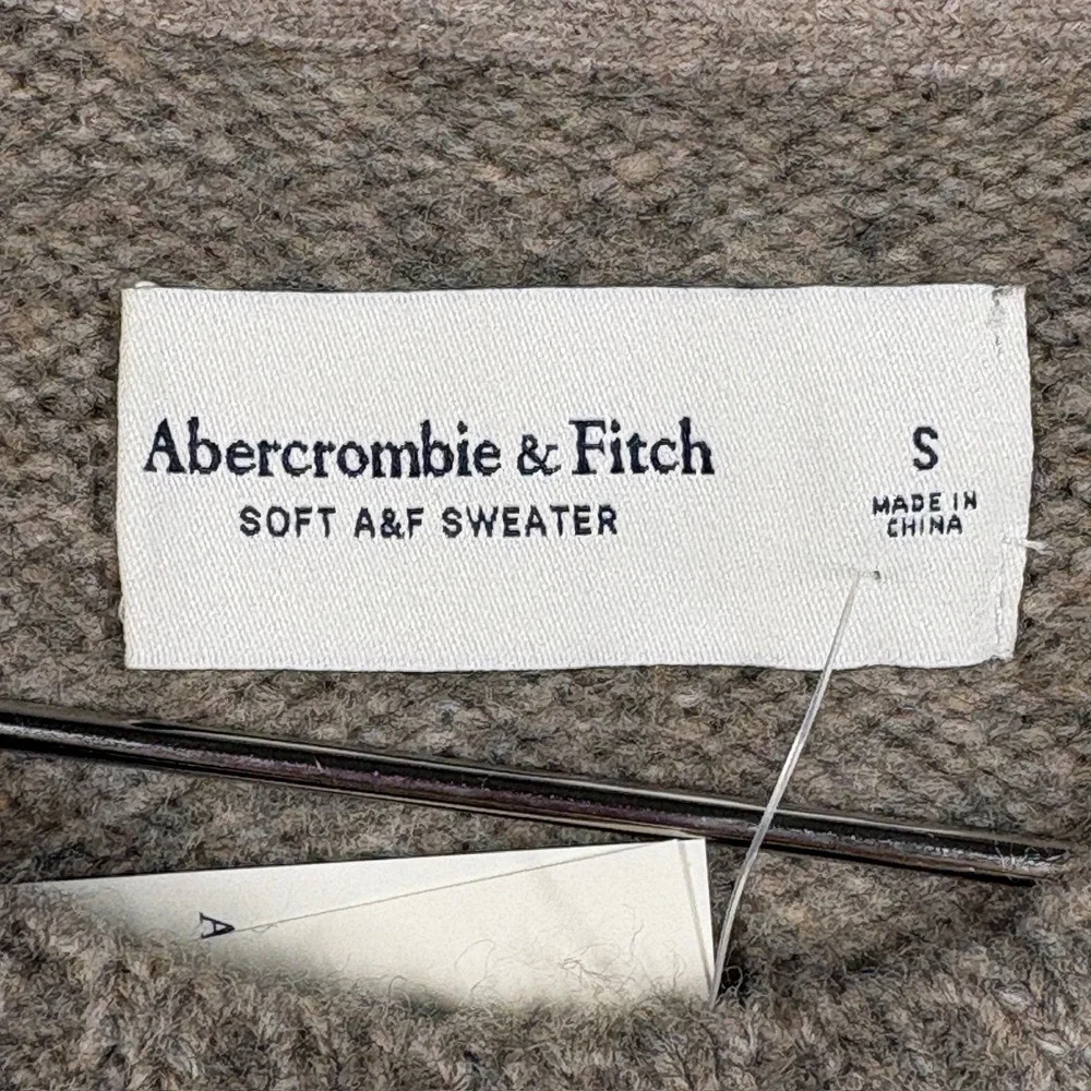 Abercrombie & Fitch Soft Sweater Mens Small Beige Crew Neck Knit Pullover Preppy - Picture 4 of 12